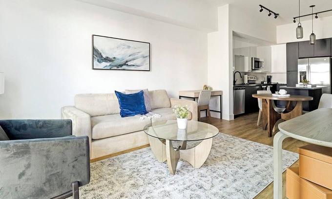 Providencia Park Apartment | Landing | Stunning 1BD, Pool, Clubhouse