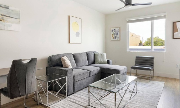 Providencia Park Apartment | Landing | Stunning 1BD, Yoga Studio, Gym