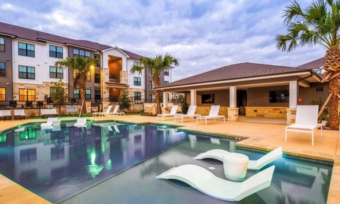 Pflugerville Apartment | Landing | Stunning 1BD, Courtyard, Pool