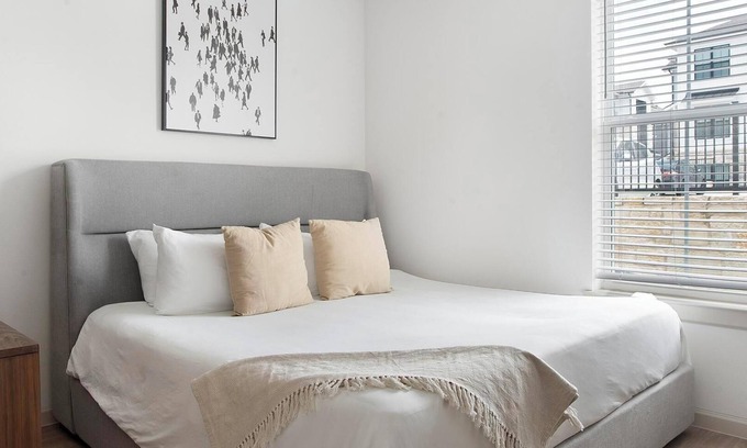 Pflugerville Apartment | Landing | Stunning 1BD, Courtyard, Gym