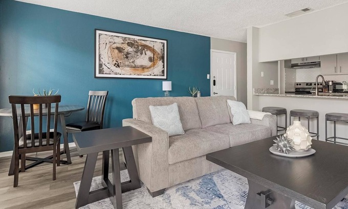 Royal Ridge Apartment | Landing | Stunning 1BD, Pool, Clubhouse