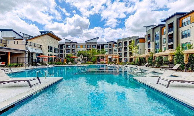 Wetmore Apartment | Landing | Stunning 1BD, Gym, Pool