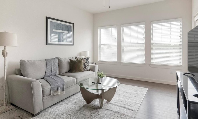River Ranch Apartment | Landing | Stunning 1BD, Gym, Clubhouse