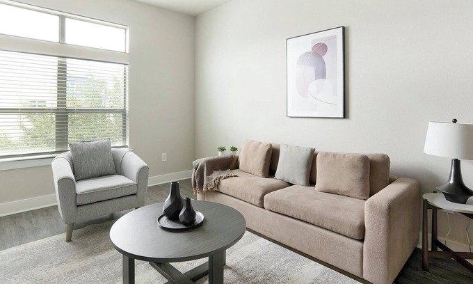 Nassau Bay Apartment | Landing | Stunning 2BD, Gym, Clubhouse