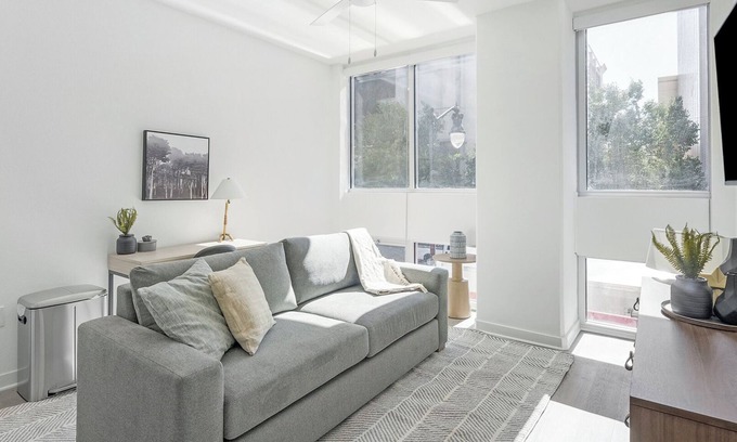 Five Points South Apartment | Landing | Stunning Studio, Yoga Studio