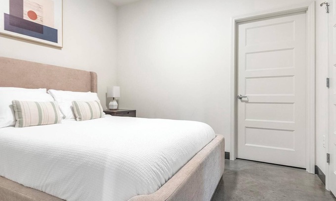 Downtown St. Louis Apartment | Landing | Stylish 1BD, Courtyard, Gym