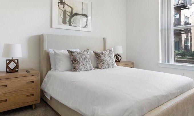 Park Central Apartment | Landing | Stylish 1BD, Pool, Gym