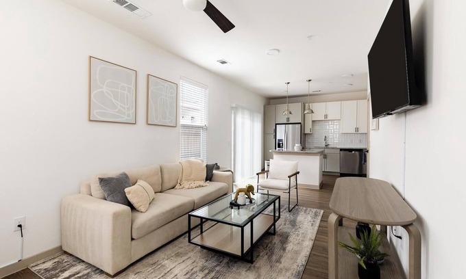 Fort Worth Apartment | Landing | Stylish 1BD, Yoga Studio, Clubhouse