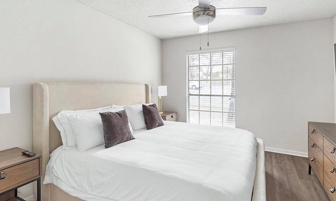 Denton Apartment | Landing | Stylish 2BD, Pool, Courtyard