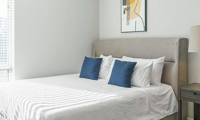 Downtown Indianapolis Apartment | Landing | Stylish Studio, Pool