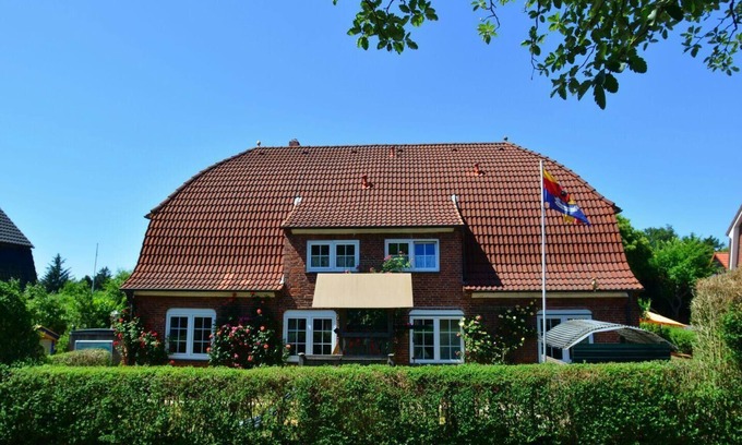 Wyk auf Foehr Apartment | Landjägerhaus apartment 5, close to the beach and in a quiet location. Family-friendly OG + DG