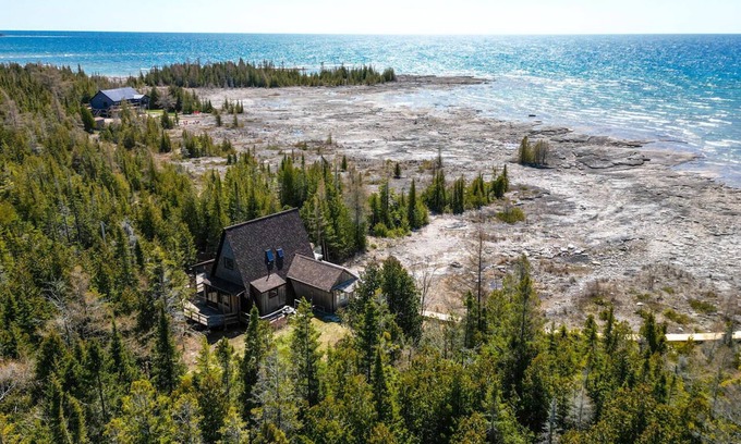 Tobermory Cabin | Lands’ End Private Lakeside Escape