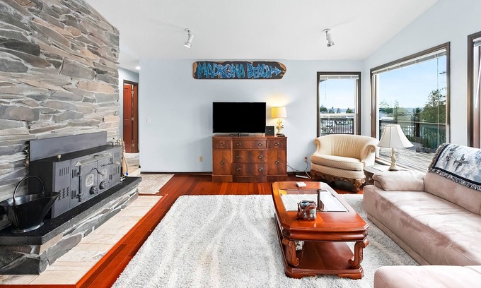 Camano Island House | Landscape Fireside Upper Island Home