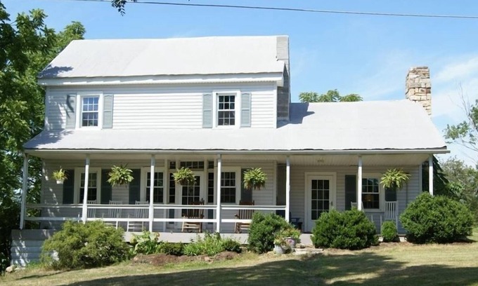Robertsdale House | LANE'S COUNTRY HOMESTEAD Close Raystown Lake, Pa state Pk, Quiet, secluded ,2-10