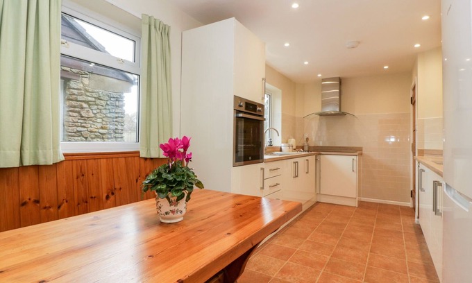 Chetnole House | LANES END, family friendly, character holiday cottage in Chetnole