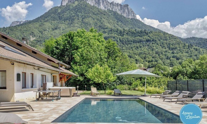 Bluffy Apartment | Lanfonnet Terrace – with Shared Pool