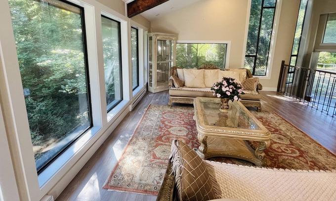 Langley House | Langley 2- bedroom on 9 Acre Greenbelt and River -A