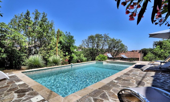 Bormes-Les-Mimosas Apartment | Lantana luxury property