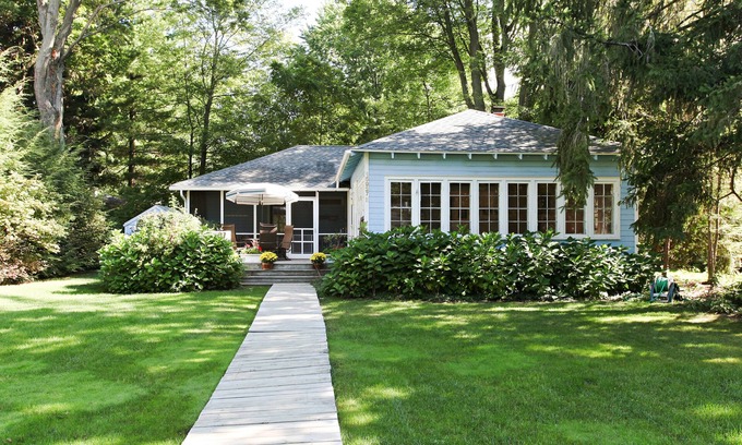 Union Pier Cottage | Lantern Cottage - Great Family Cottage Steps From Beautiful Beaches!