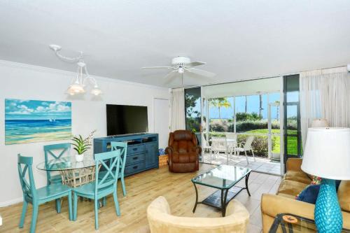 Longboat Key Apartment | LaPlaya 109A Enjoy the balmy Gulf breezes in this corner end unit right on the beach