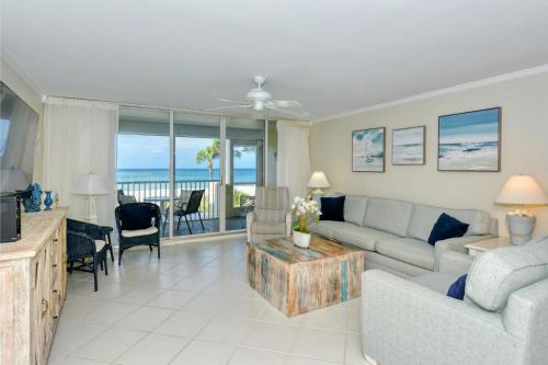 Longboat Key Apartment | LaPlaya 205D Spectacular sunsets and sunbathing from your private Gulf front lanai or sundeck
