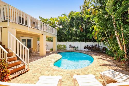 Anna Maria House | LaRaya Retreat