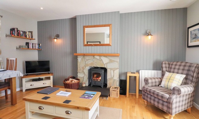Newtonmore Cottage | LARCH, pet friendly, character holiday cottage in Newtonmore