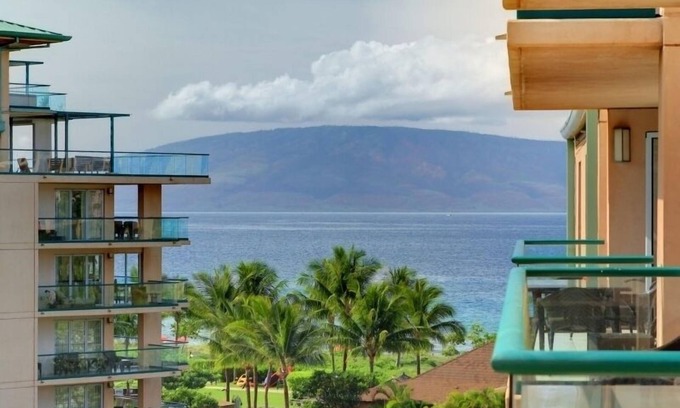 Honokowai Condo | Large 1 Bdrm plus Den-Cold AC-Resort Pools-Most Desired-Ocean views-Sleeps 6