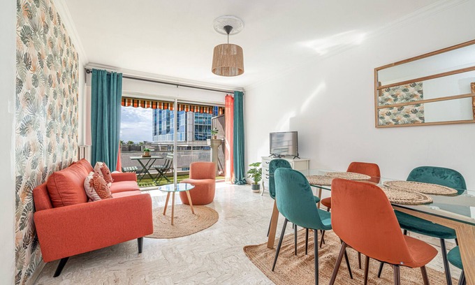 Les Baumettes Apartment | Large 2 Bdr Close to the Beach Balcony & Garage