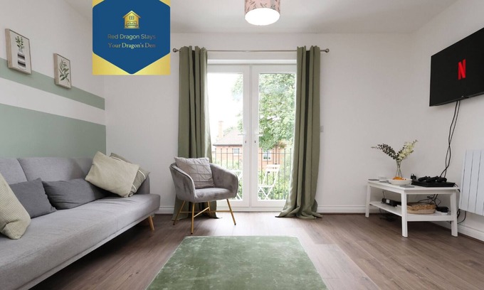 Cathays Apartment | large 2 bed central apartment with balcony/parking