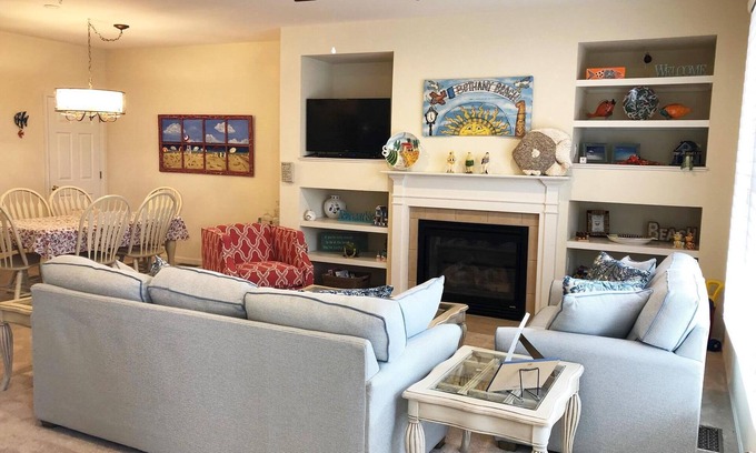 Ocean View Condo | Large 2-bedroom, 2 bath villa, sleeps 6, w/grill on the golf course-Bear Trap