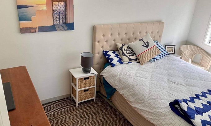 Batehaven Apartment | Large 2 Bedroom Apartment, pool table, laundry, close to beaches