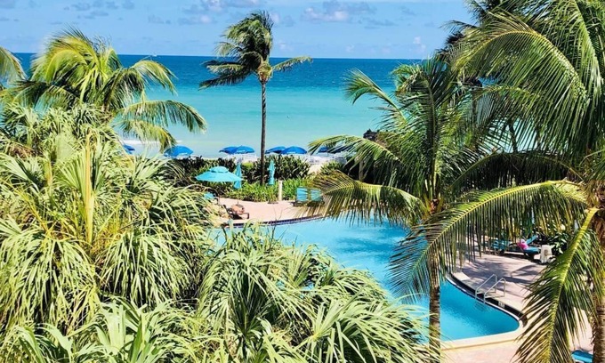 Hollywood South Central Beach Condo | Large 2 Bedroom Oceanfront Condo at TIDES Hollywood/Hallandale Beach! On Beach!