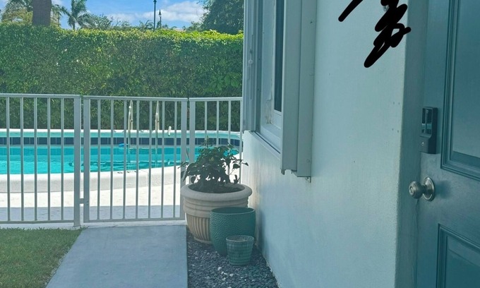 Central Corals Condo | Large 2 Bedroom, Great for Traveling Professionals, Pool, Close to everything!