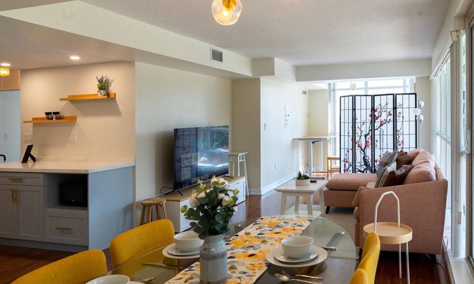 Bathurst Quay Condo | Large 2 Bedrooms near CN tower