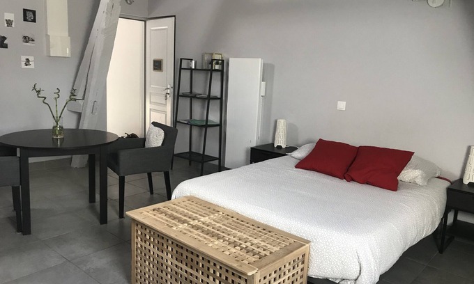 Amboise House | Large 2-person studio