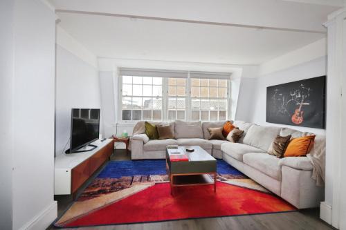 Covent Garden Apartment | Large 3 bedrm apartment in heart of Theatre Land