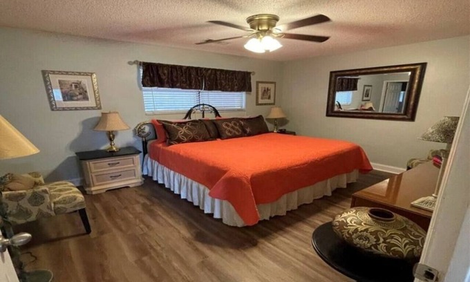 Fernandina Beach House | Large 3 bedroom/Walk to the beach!