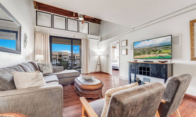 Kihei Condo | Large 3 Bedroom Condo Across From Beach! Pool & Hot Tub Access! Ocean View!