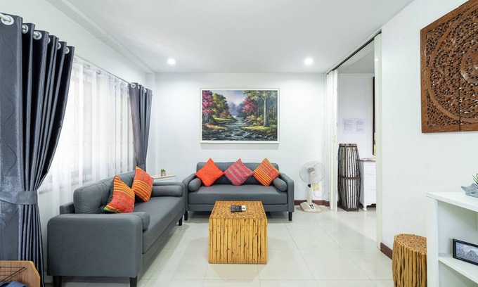 Chang Khlan House | Large 3 Bedroom House Near Old City and Night Bazaar