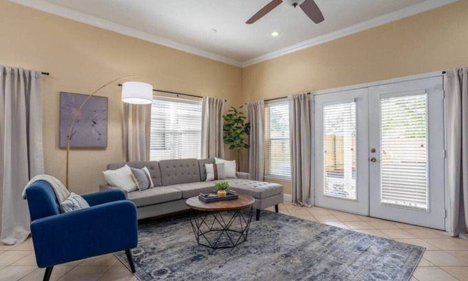 College Park House | Large 3 bedroom with King Bed!