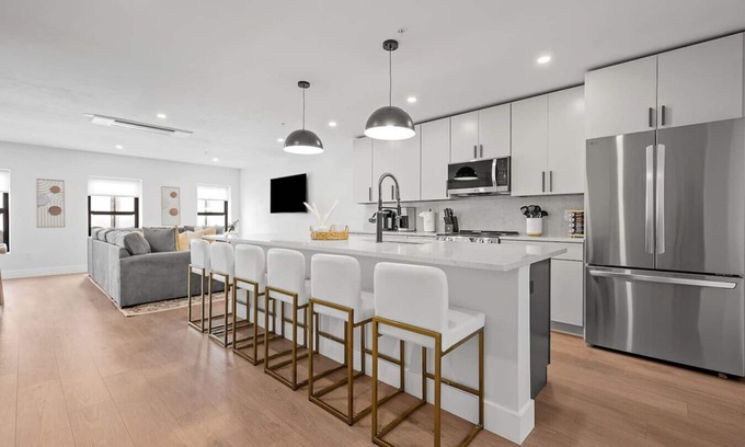 Central Business District Apartment | Large 3 BR Apt- Downtown Luxury