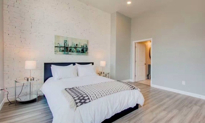 Westown Apartment | Large 3BR Loft in Fiserv Forum/Deer District Area