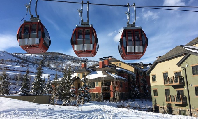 Park City Condo | Large 4 Bedroom Ski-in/Out, Sleeps 12, Vaulted Ceilings, Pool, Hot Tub MC12A