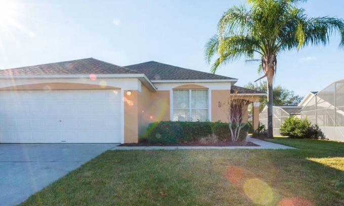 Westridge Villa | Large 4 bedrooms; Sleeps 8; 2 en-suite master bedrooms, 3 baths, Free Wifi/Cable/Parking
