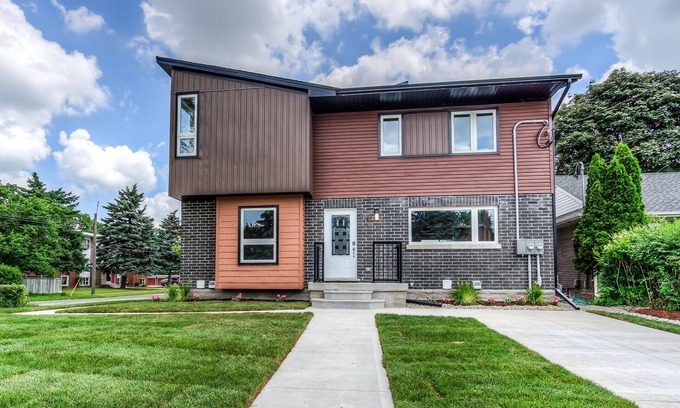 Rosemount House | Large 4bdrm Duplex in the Heart of Kitchener!