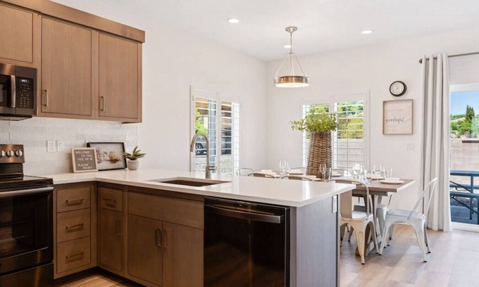 St. George House | Large 5 bed home w/pool, hiking, and ATV trails!