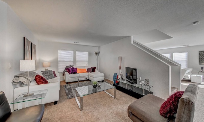 Las Vegas House | Large 6 Bedrooms Home 13 Miles to Las Vegas Strip License Number G66-06299