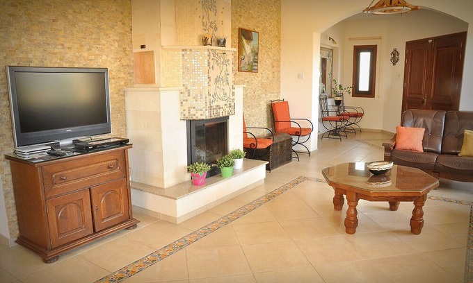 Ypsonas Villa | Large 6 Bedrooms Property - Villa Myrto