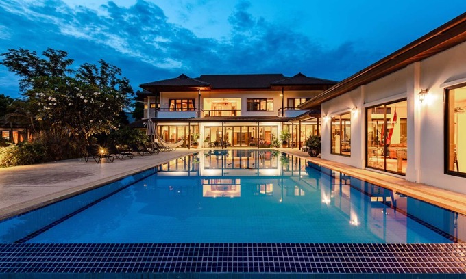 Hua Hin Villa | Large 7 Bed Luxury Villa on the Golf Course